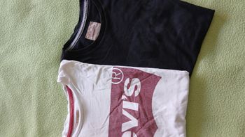 2 tshirts Levi's 14 ans