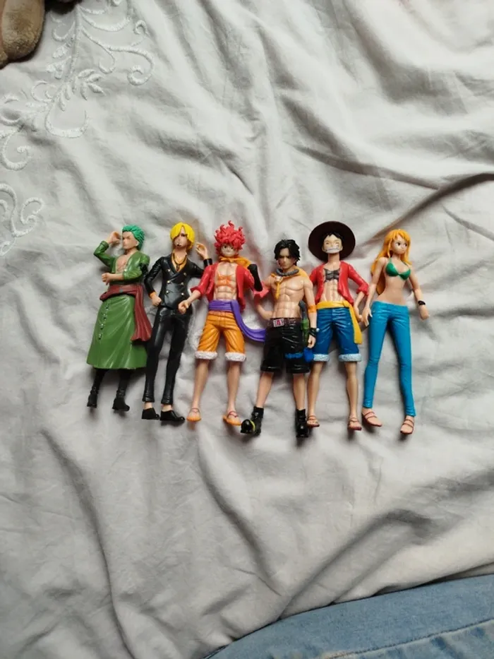 Lot de 6 figurines one pièce