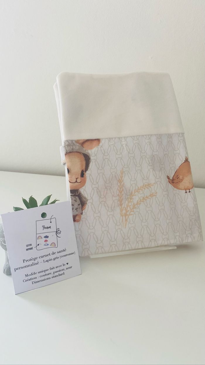 Protège carnet de santé personnalisable bébé enfant prénom lapin couronne de fleur - photo numéro 2