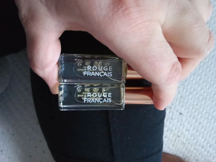 2 Huiles a lèvres. Le rouge Français.