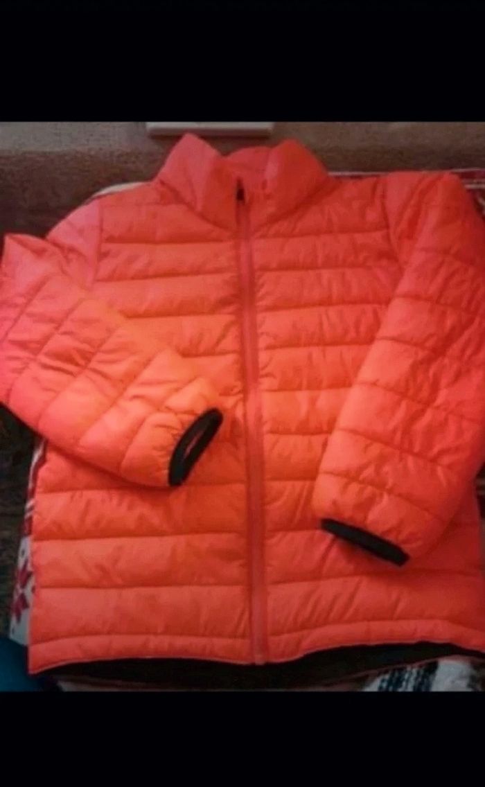 Veste imperméable "H&M" 6/7 ans en très bon état