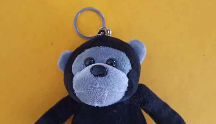 Porte clé singe en peluche