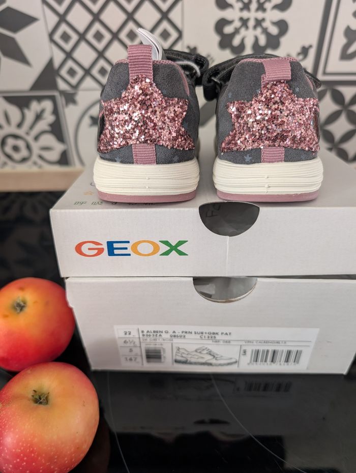 Chaussures fille. Taille 22. Neuf. Geox - photo numéro 2