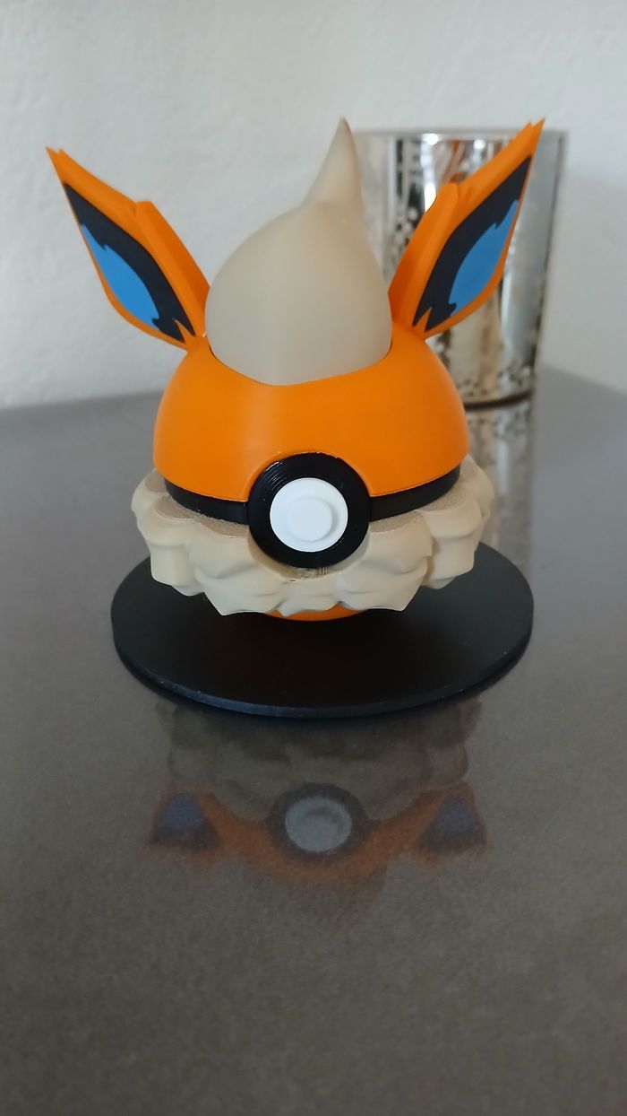Pokeball Pyroli
