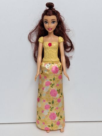 Poupée mattel Disney Belle et la Bête 
Poupée et ensemble compris