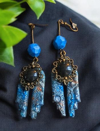 Boucles d'oreilles pendante baroque bleue multicolore