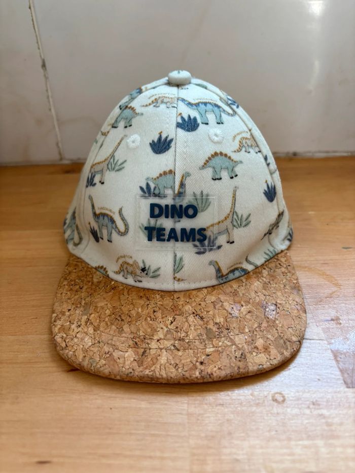 Casquette « dino teams » tape à l’œil