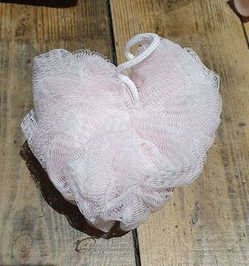 Grosse fleur de douche rose pâle neuve