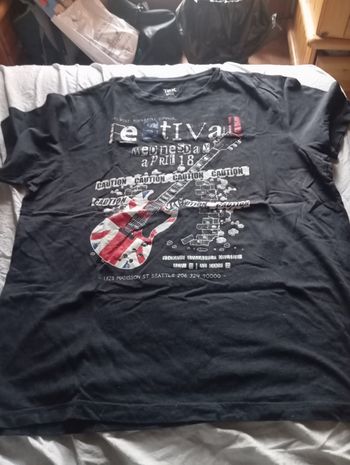 T-shirt court