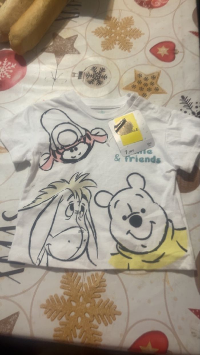 T-shirt Winnie taille 12mois neuf avec étiquette