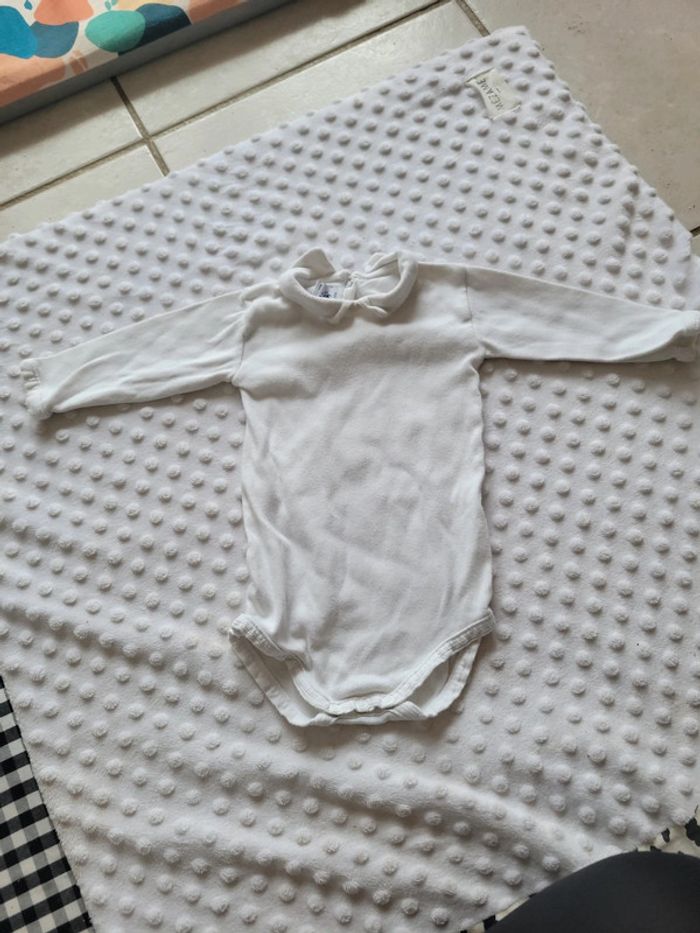 Lot 3 bodies Petit Bateau – 6 mois – Mixte - photo numéro 3