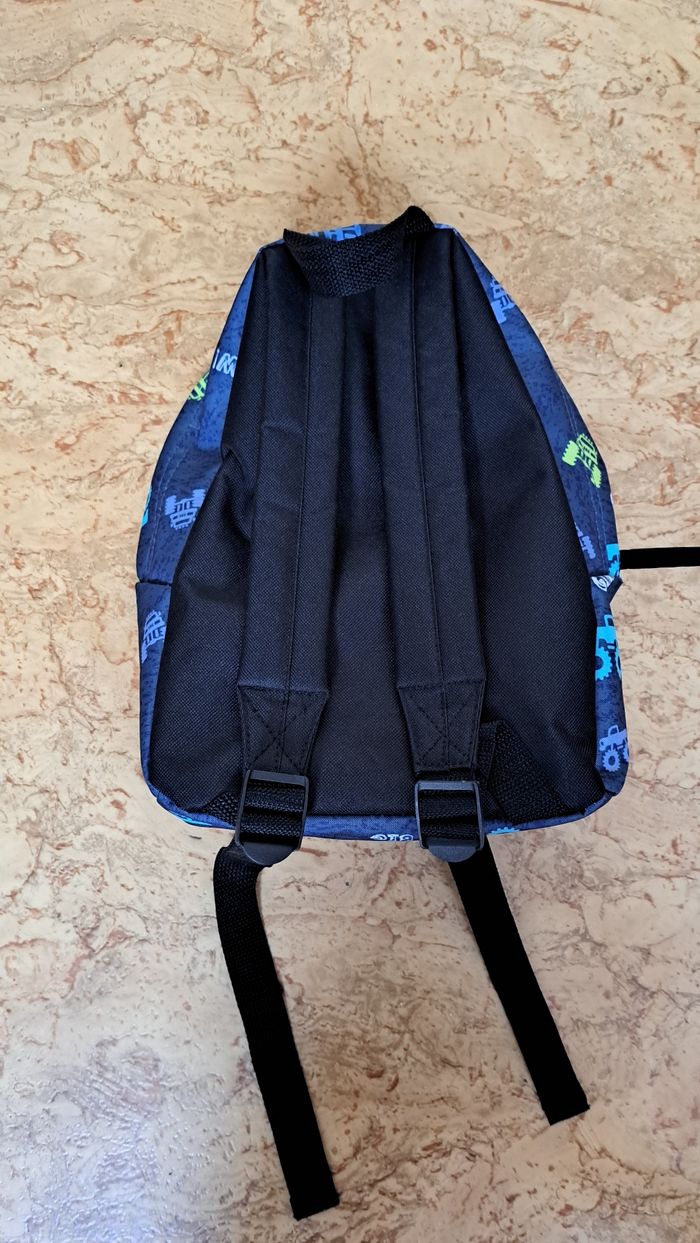 Petit sac à dos monster trucks - photo numéro 5