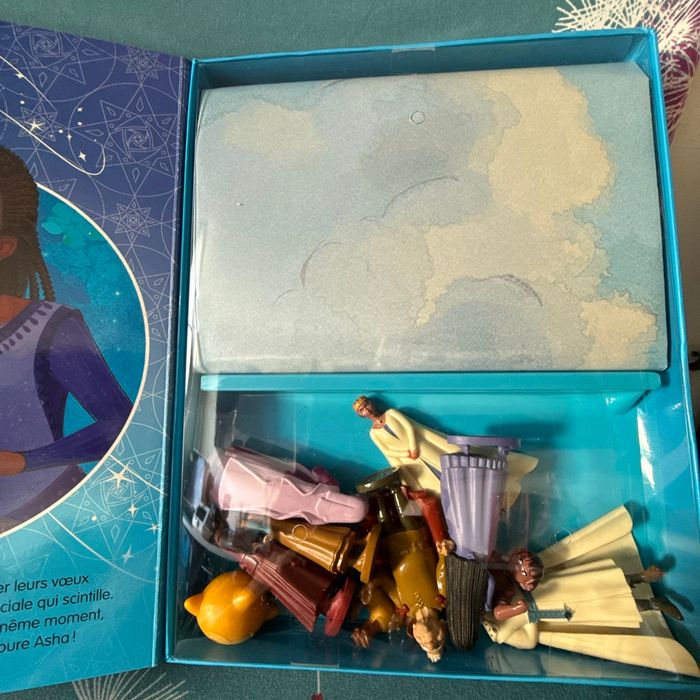 Livre comptine et 10 figurines + tapis de jeu Disney WISH Asha et la bonne étoile - photo numéro 3