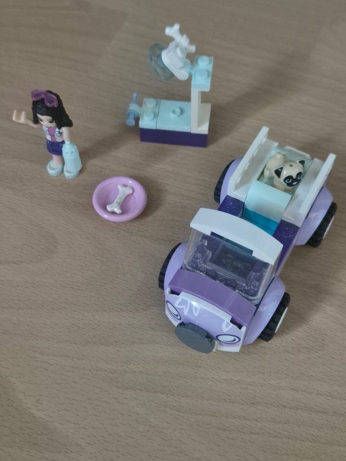 Lego friends la clinique vétérinaire mobile d'Emma - photo numéro 2