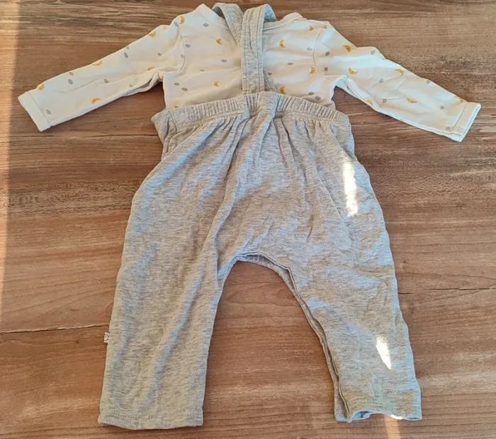 Joli ensemble mixte de la marque Verbaudet - Taille 6 mois - En parfait état - photo numéro 4
