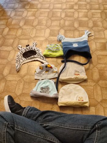 Lot 7 bonnets 3/6 mois