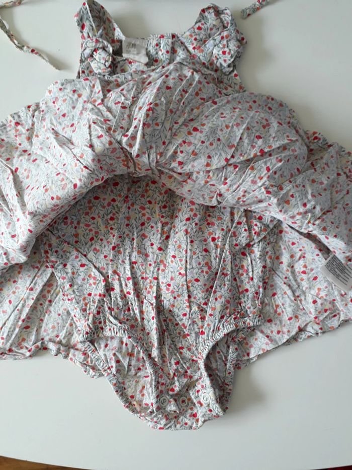 Robe et chapeau H&M 12-18 mois - photo numéro 3