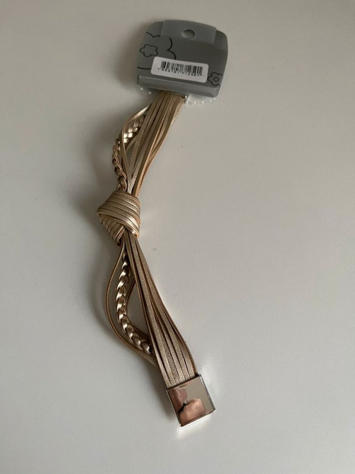 Bracelet aimanté couleur or (fantaisie). - photo numéro 2