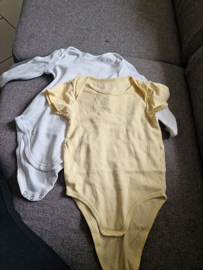 Lot de 4 bodys - photo numéro 3