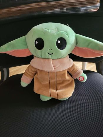 PELUCHE LUMINEUSE MAITRE YODA