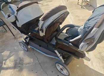 Poussette triple peg perego en excellent état, vendu avec son habillage de pluie à 250€