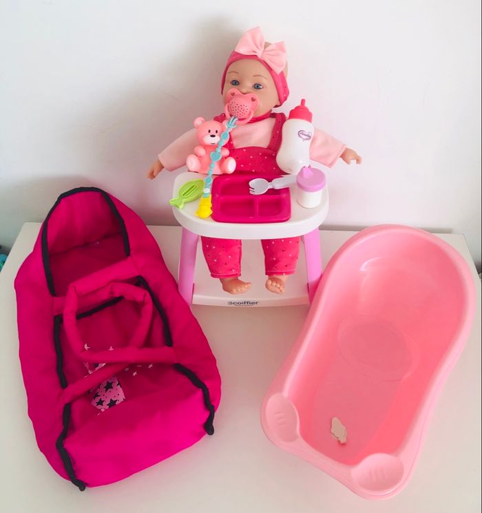 Poupée avec ses accessoires - photo numéro 2