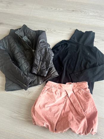 Ensemble jupe tee Shirt et veste taille 5 ans
