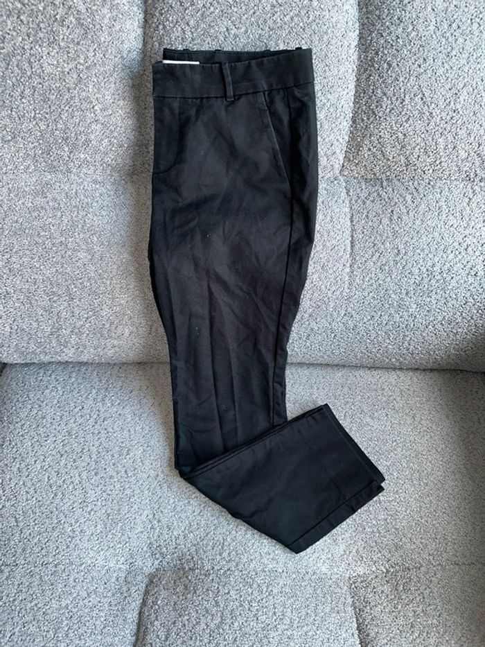 Pantalon chinos noir MANGO
