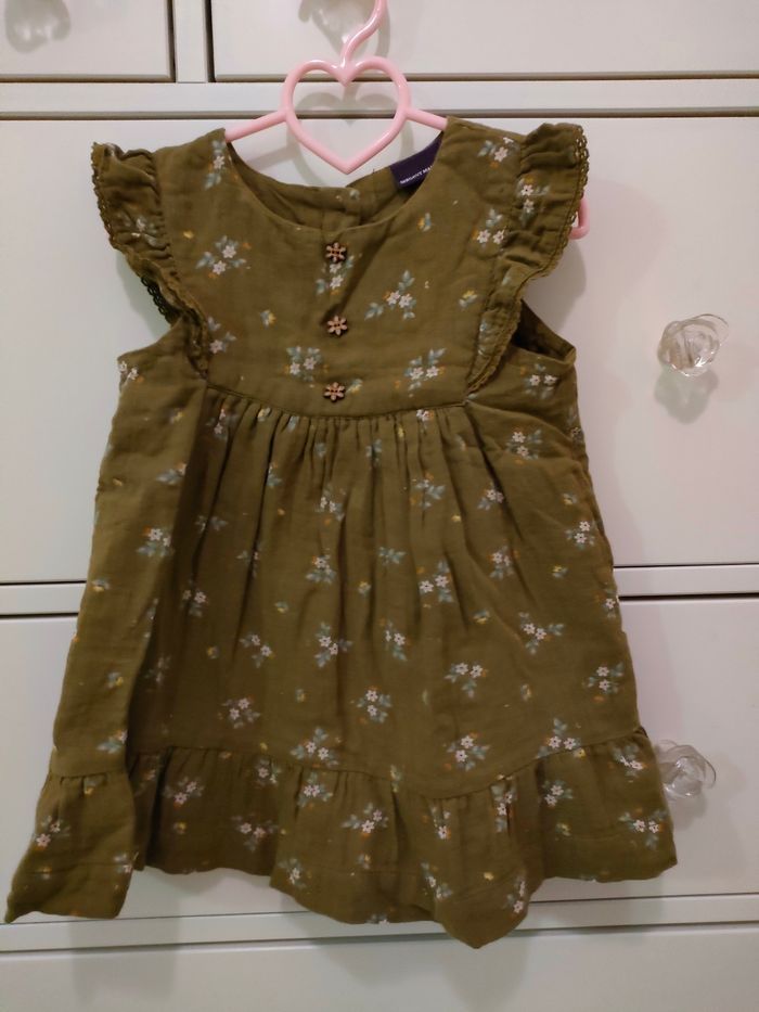 Robe verte à fleurs sergent major