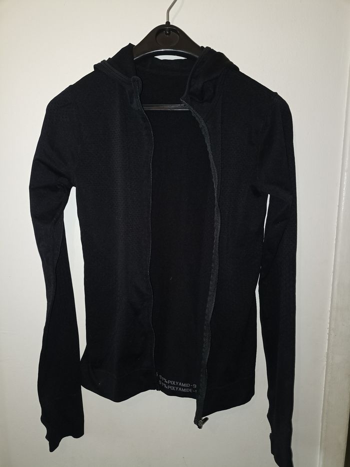 Gilet de sport noir élégant et fonctionnel - Idéal pour vos entraînements ! - photo numéro 4