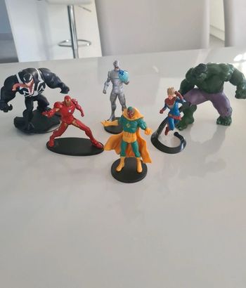 Lot de 6 figurines de collection Marvel