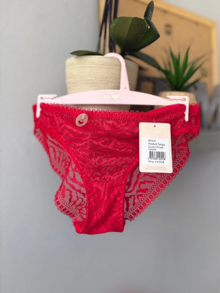 Tanga Les petites bombes - rouge vif dentelle - neuf avec étiquette - taille M/38