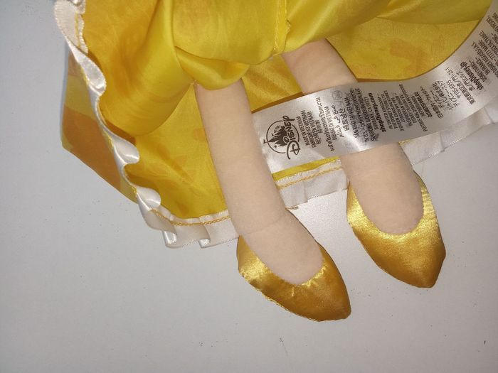 Peluche Disney belle, marron, robe jaune - photo numéro 3