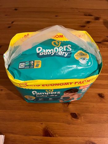 1 paquet de 74 couches Pampers taille 3  neuf 6 -10kg