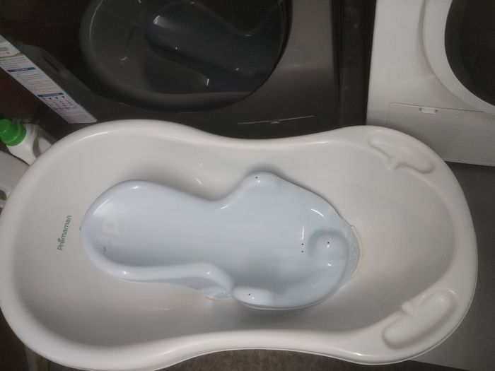 Baignoire avec son siège nouveau né