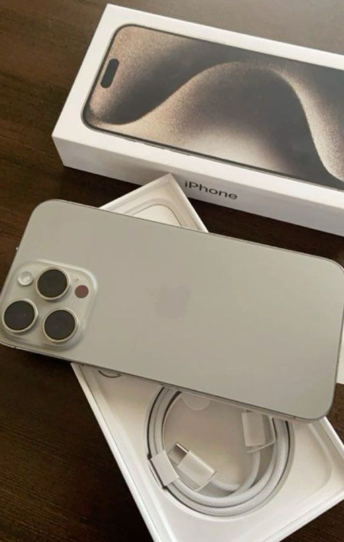 Une iPhone quinze pro Max - photo numéro 4