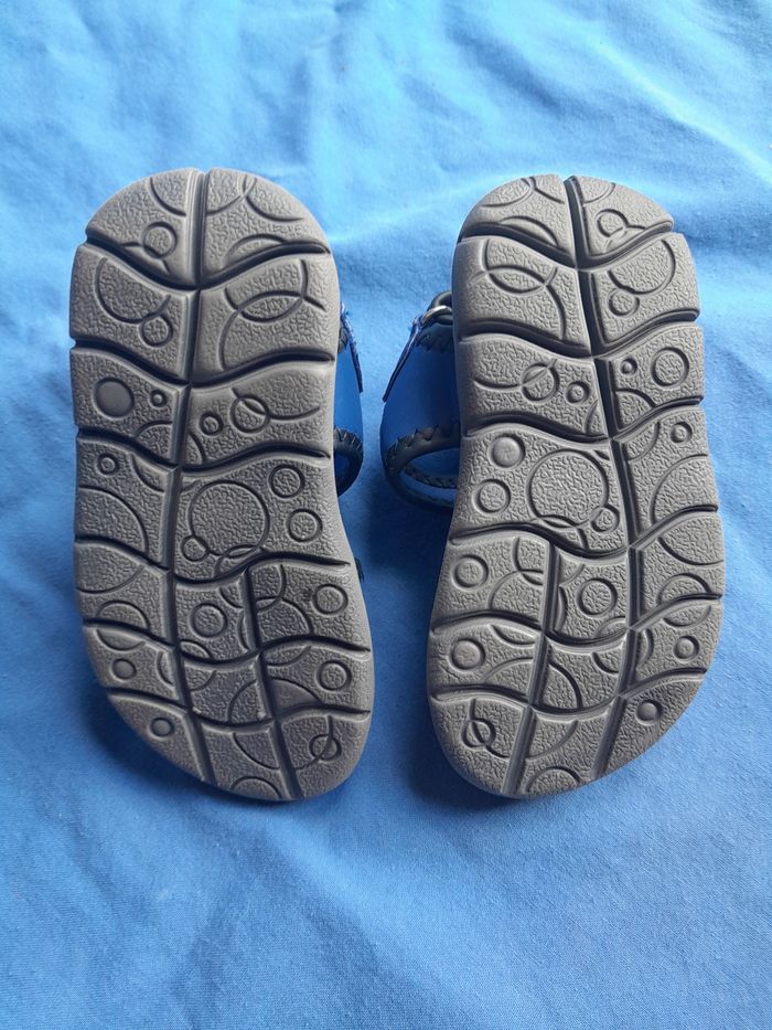 Chaussure ouverte taille 20 - photo numéro 3
