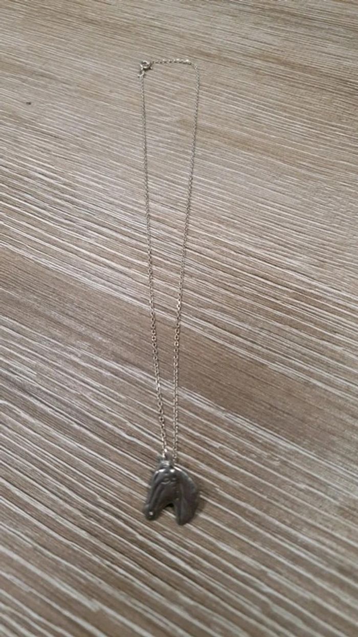 Chaîne avec son pendentif