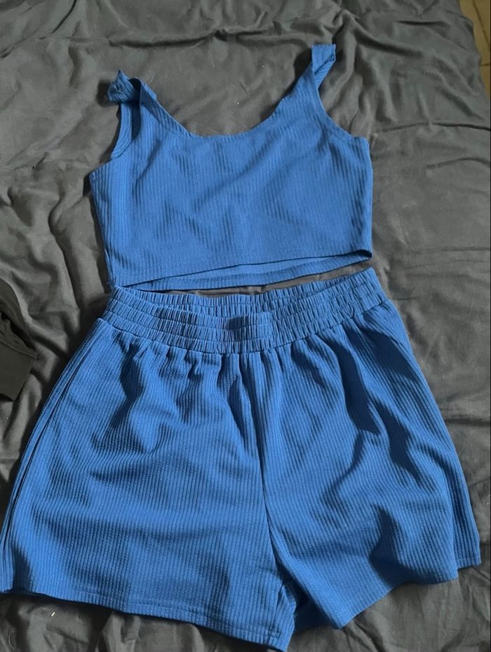 Lot vêtement femme - photo numéro 2