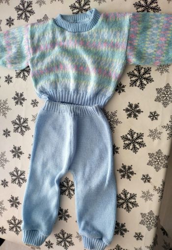 Ensemble pantalon et pull couleurs pastels pour bébé 3-6 mois de la marque Z