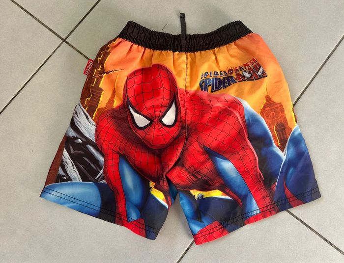 Short de bain Spiderman 8 ans - photo numéro 2