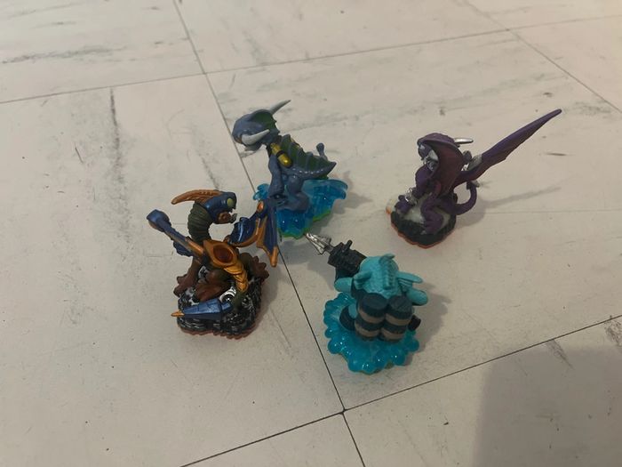 Lot 4 figurines dragon skylanders - photo numéro 3