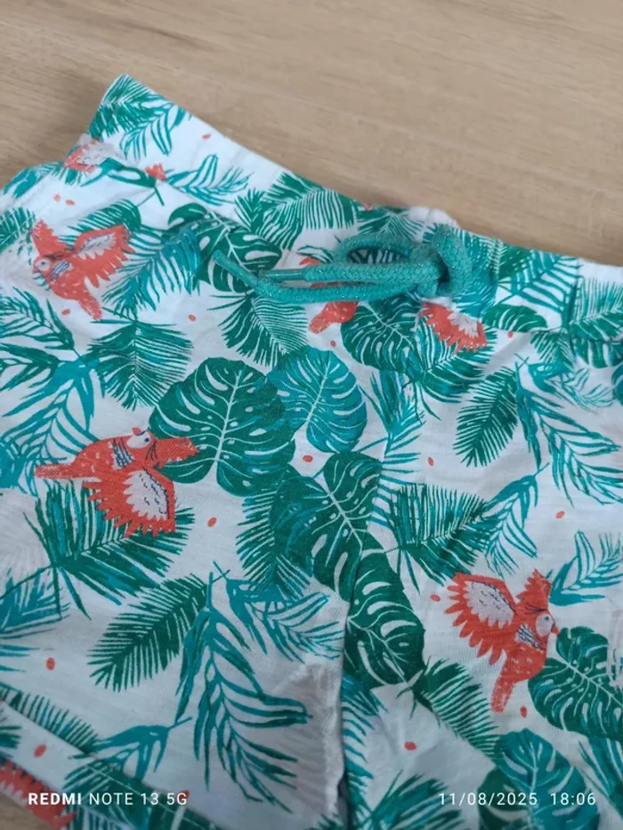 Magnifique short motif tropical Vertbaudet taille 5 ans - photo numéro 2