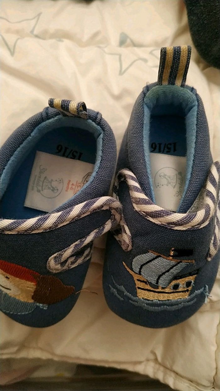 Chaussons petits bébés impeccables - photo numéro 3