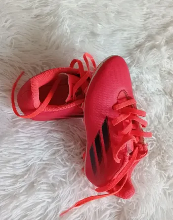 Crampons Adidas rouge fluo t.31🤍