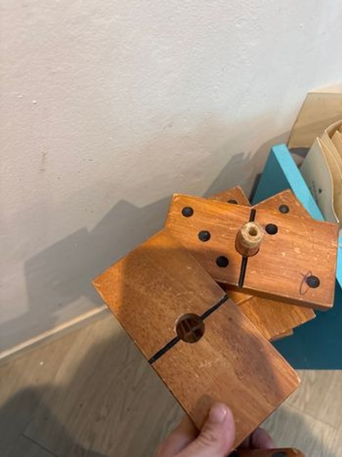 Dominos e. Bois - photo numéro 2