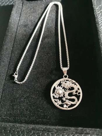 Collier et pendentif dragon
