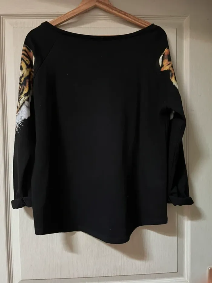 Sweat-shirt  noir motif Tigre - bon état - photo numéro 7