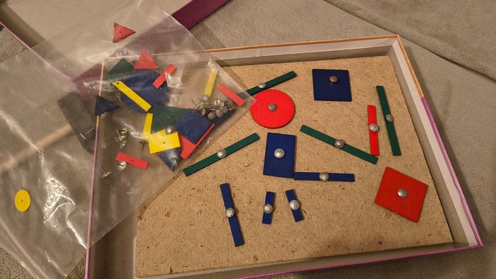 Clous et marteau - photo numéro 2