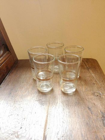 5 mini verres transparents bandes dorées
